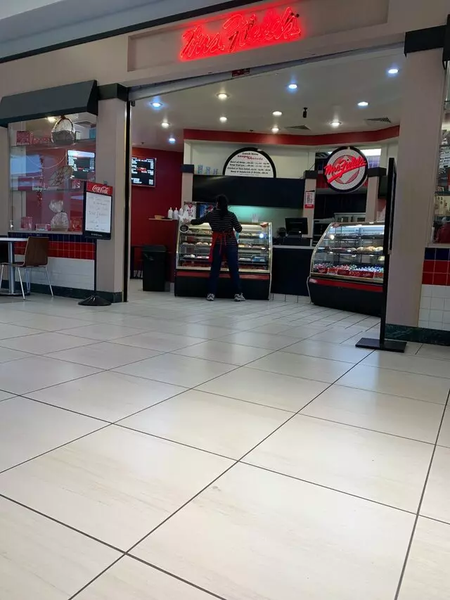 Mrs. Fields Fashion Mall