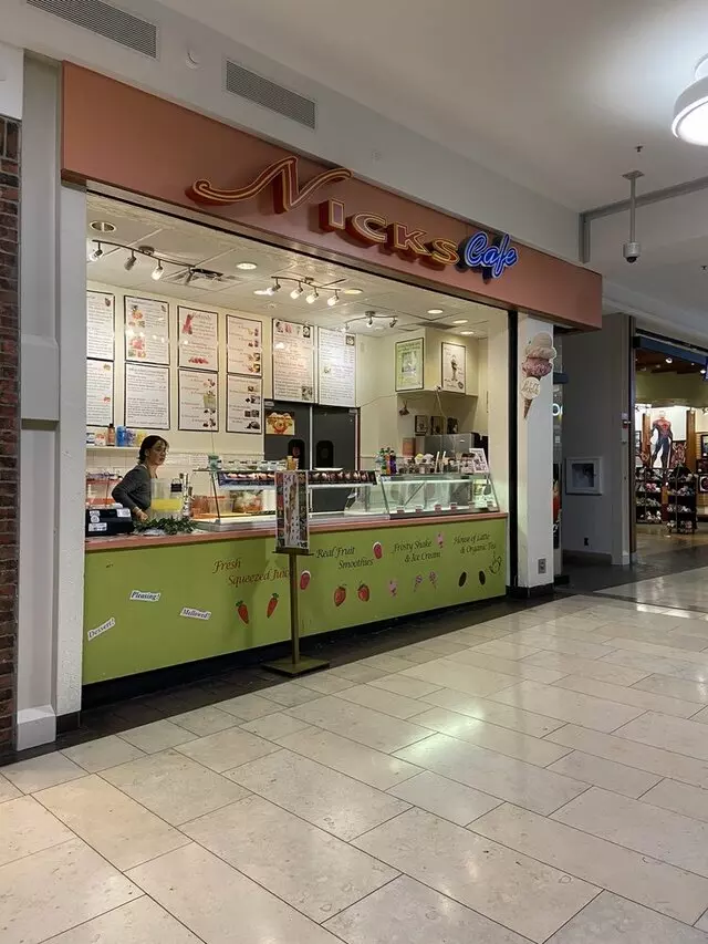 Nick&apos;s cafe