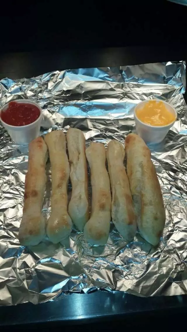 Aunt Polly’s Pizza