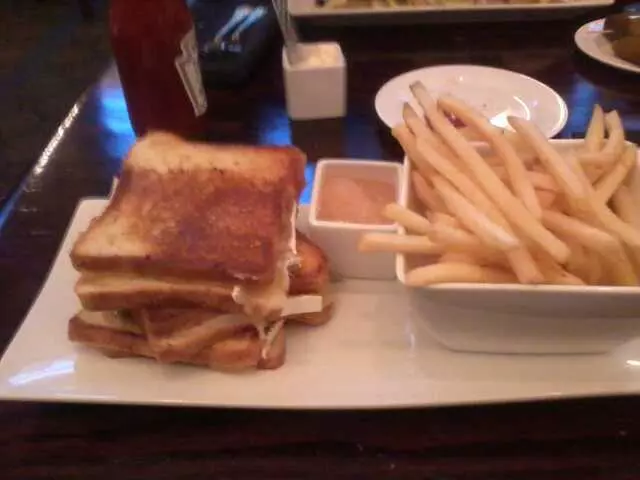 120 West Bar & Grill