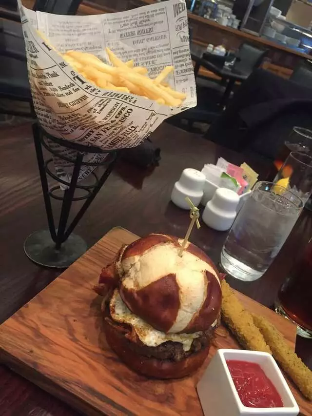 120 West Bar & Grill