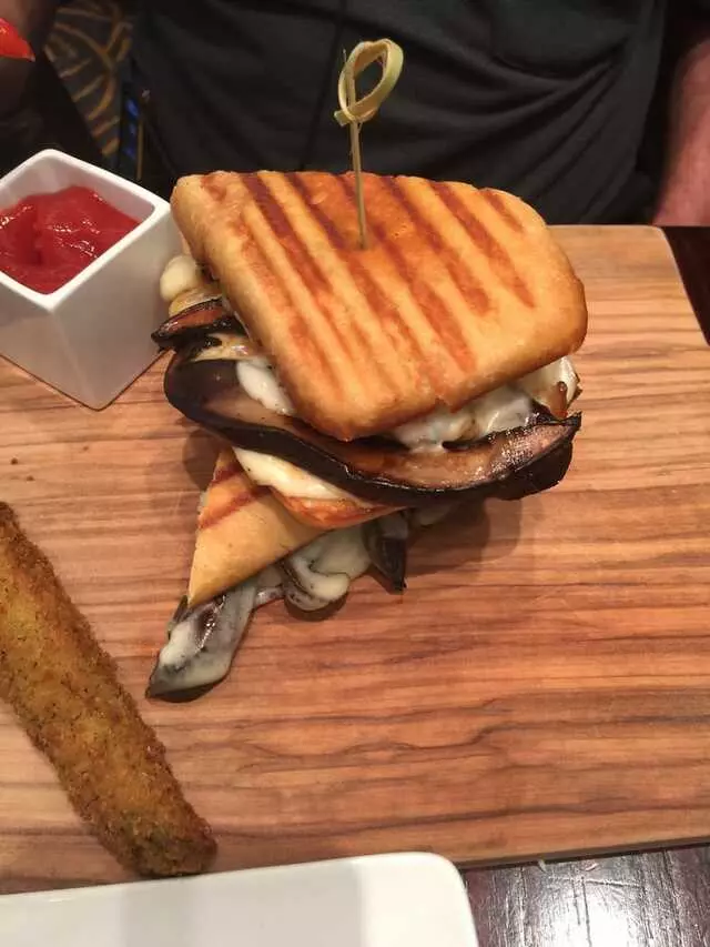 120 West Bar & Grill