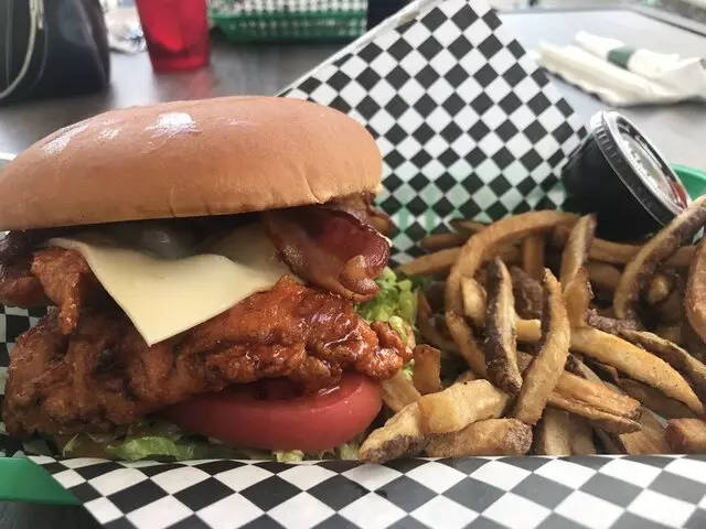 Barringer&apos;s Tavern